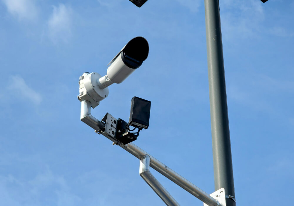 Pole mounted outdoor security camera